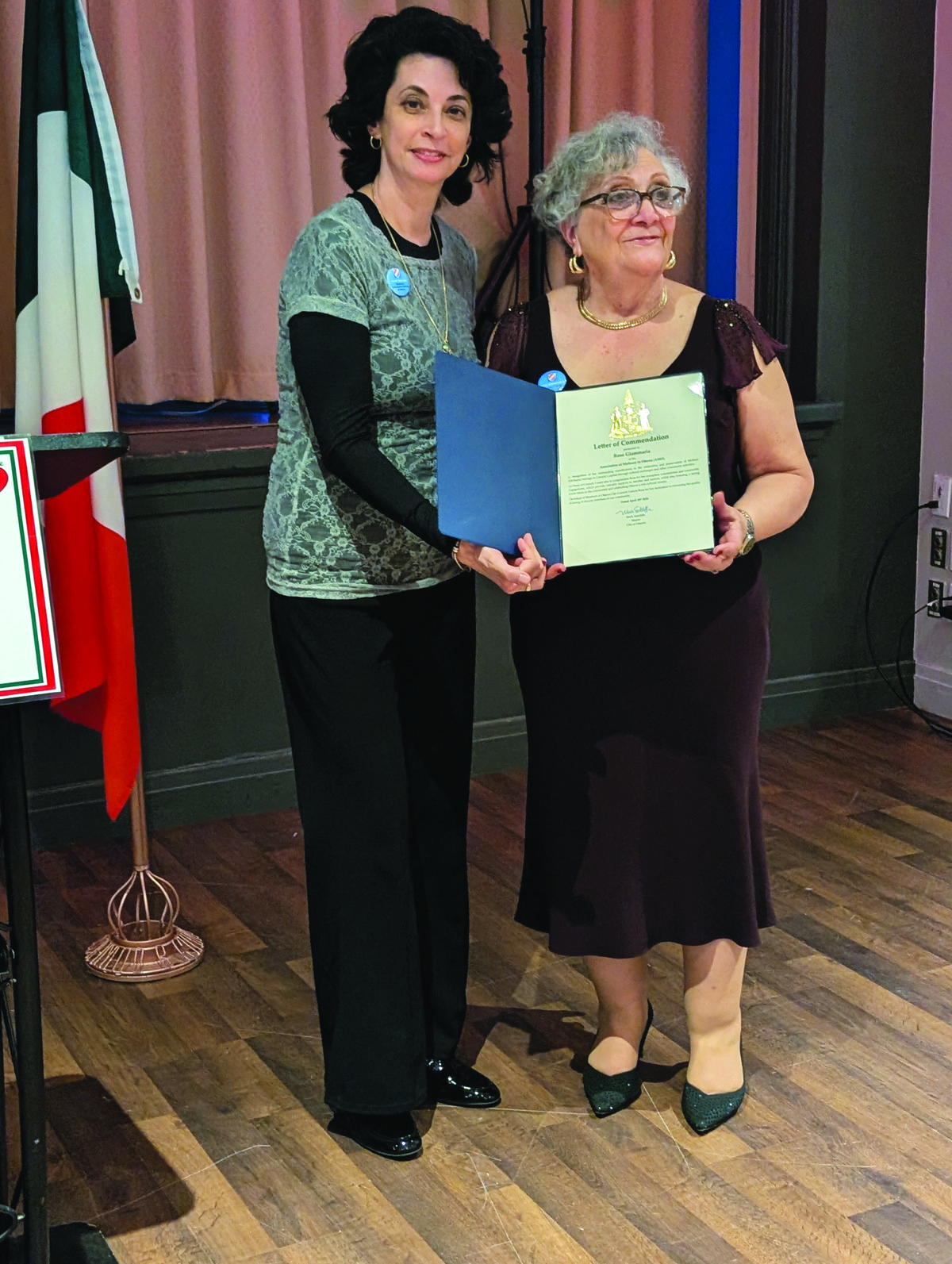 Rose Giammaria riceve il Premio Servizio Comunitario AMO 2026