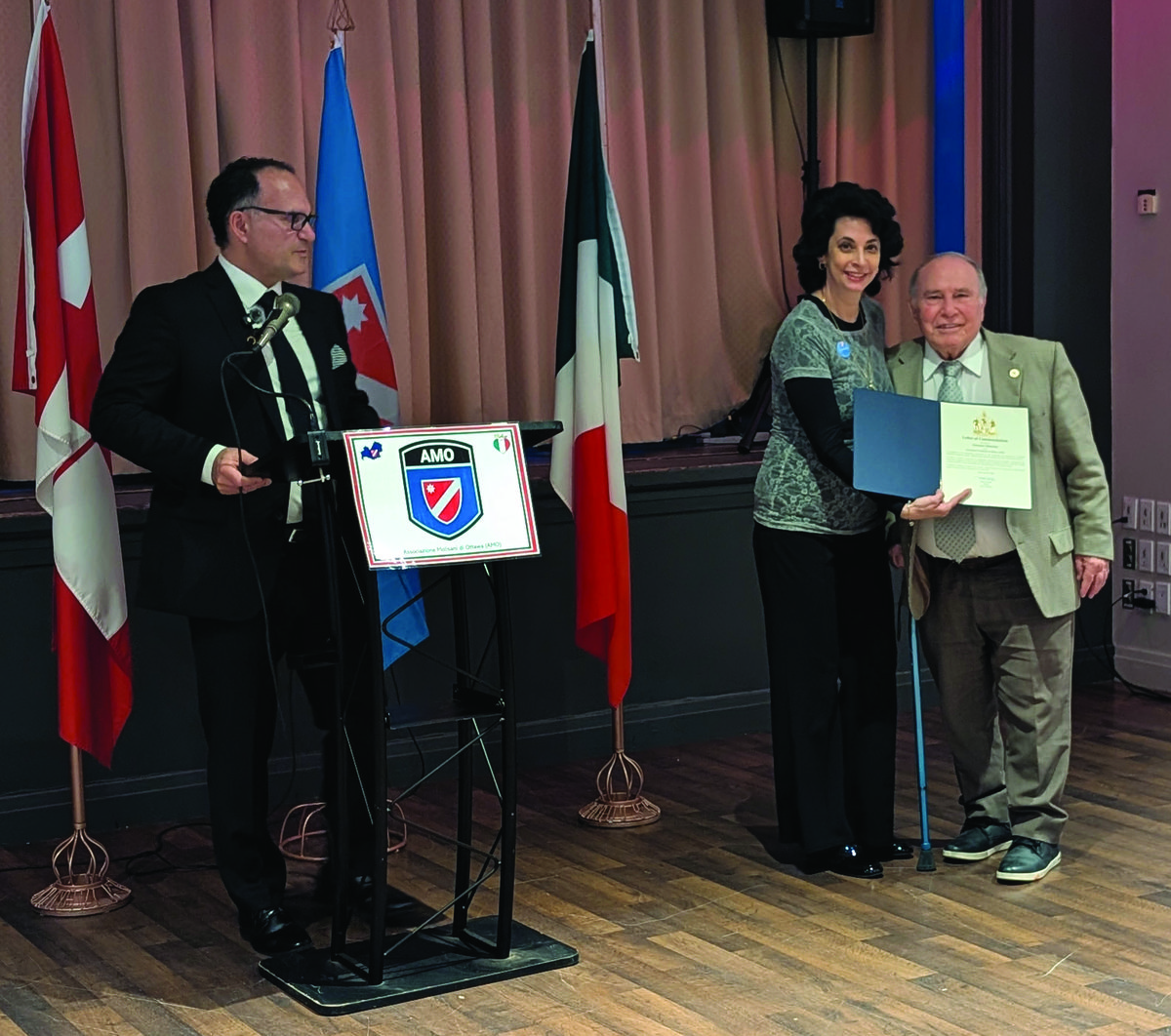 Giovanni Maiorino riceve il Premio Servizio Comunitario AMO 2026
