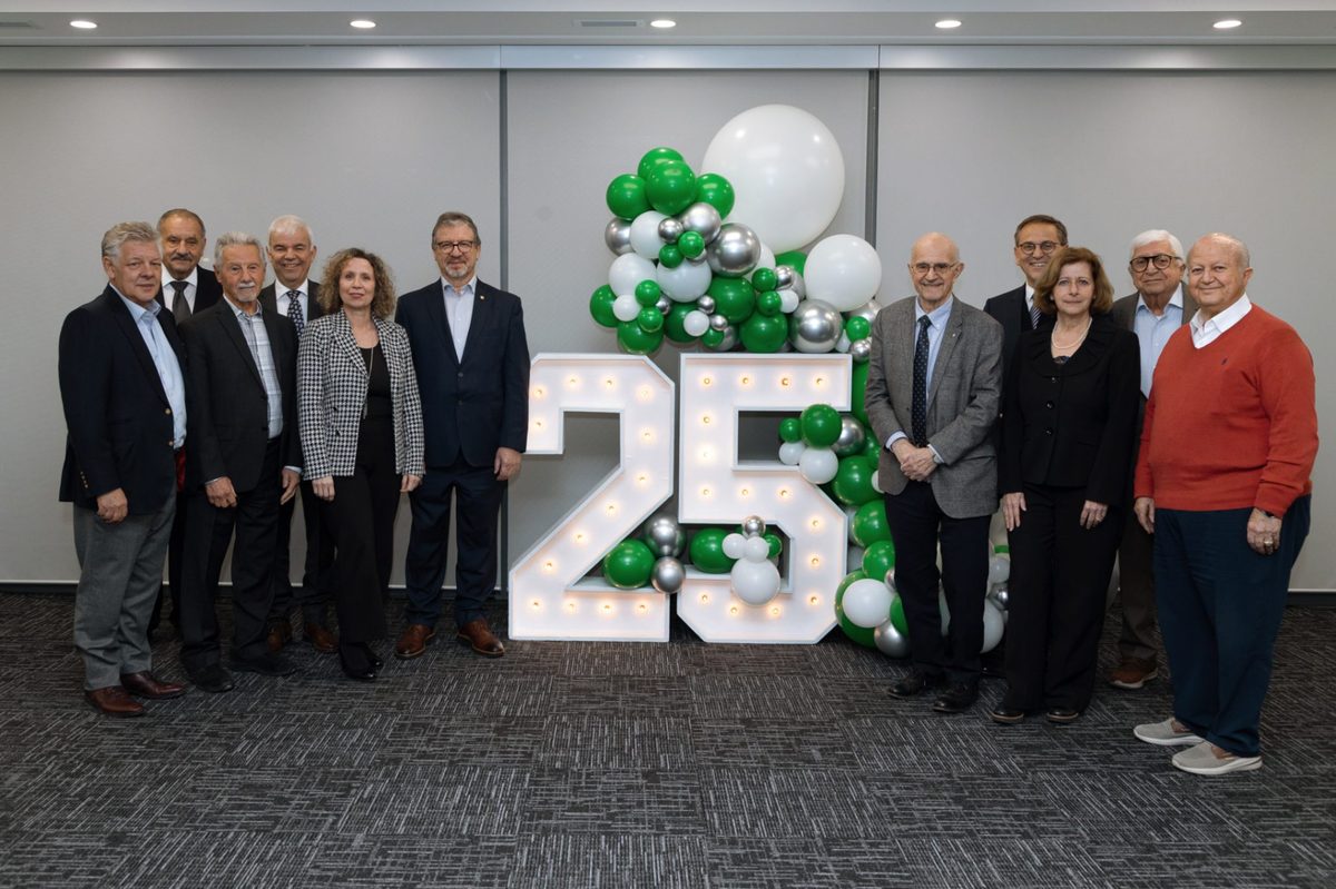 The Hon. Frank Iacobucci con il consiglio di amministrazione di IC Savings