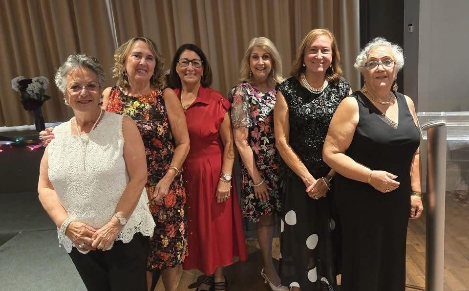 Un gruppo di amiche in posa